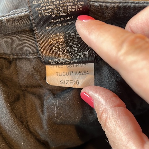 Kut from the Kloth Black shorts size 6 - Picture 8 of 10